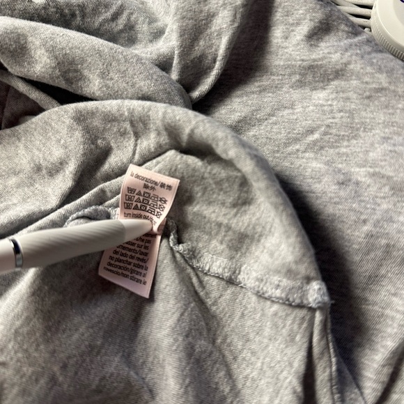 Victoria secret grey 100% cotton top with silver logo women’s size m/L - Picture 5 of 6